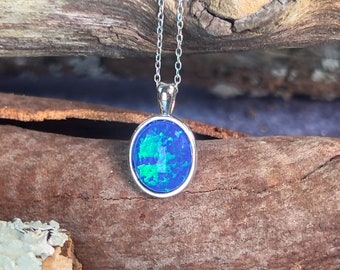 Collana in argento sterling con opale sintetico blu fuoco - Gioielli minimalisti