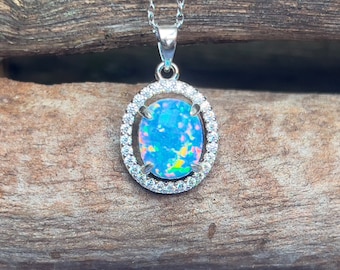 Ciondolo in argento sterling con turchese e opale sintetico – Collana a grappolo con alone
