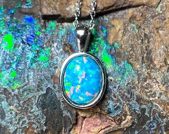 Collana in argento sterling con turchese e opale creato a fuoco – Pendente minimalista 10 x 8 mm