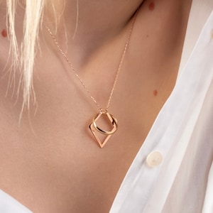 Minimalistische geometrische ringhouder ketting, magische ringhouder sieraden voor chirurg, ketting Carry verlovingsring voor hem en haar afbeelding 1