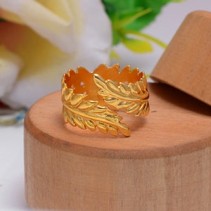 Feather Ring, Adjustable Feather Ring, Plume Ring, Thumb band, Dainty Ring, Statement Ring, Boho Ring, Gold Ring, Feather Jewelry