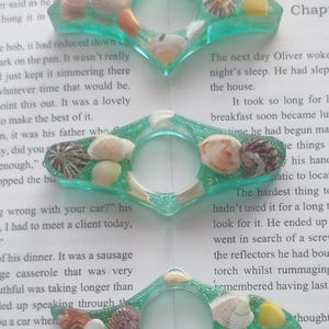 Thumb Book Page Holder | Seashells |