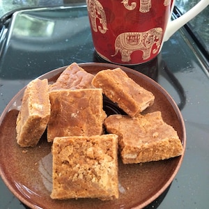 Luxury Sri Lanka milk toffee by Colombo Artisan -bag of 10 or 15 pieces, plain or with cashew nuts or cardamon. Also available to bulk buy.