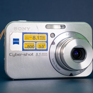 Sony Cyber-shot DSC-F77 - Y2K Digicam - 4 Mp - Fully Working Sony Cyber-shot DSC-F77 - Y2K Digicam - 4 Mp - Fully Working