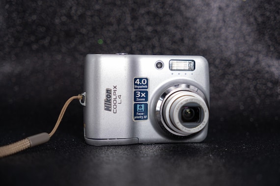 Nikon Coolpix L4 - Y2k Digicam - 4 Mp - Fully Working - Batteries