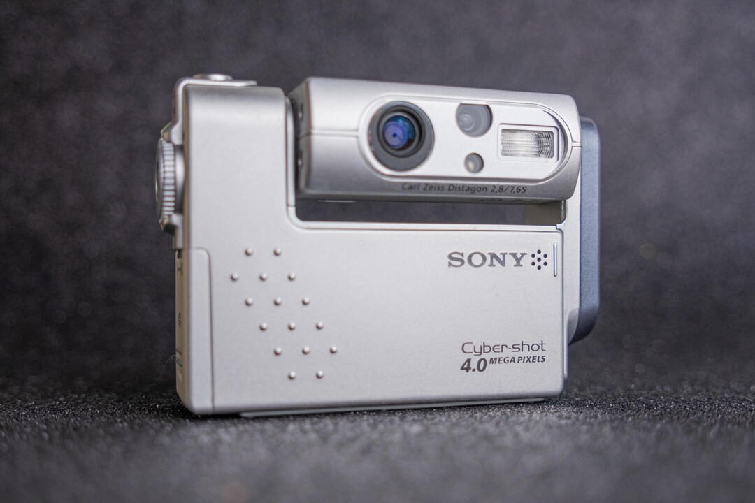 Sony Cyber-shot DSC-FX77 - Y2K Digicam - 4 Mp - Fully Working