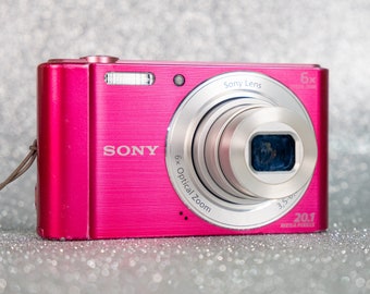 Sony Cyber-shot DSC-W810 - Appareil photo numérique 2000 2000 - 20,1 mégapixels - Rose vif - LIVRAISON EXPRESS