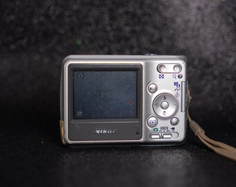 Nikon Coolpix L4 - Y2k デジカメ - 4 mp - 完全に動作 - バッテリーと