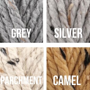 Peut inclure: Quatre &eacute;cheveaux de fil de diff&eacute;rentes couleurs&nbsp;: gris, argent, parchemin et camel. Chaque &eacute;cheveau a un motif mouchet&eacute;.