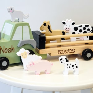 Jabadabado tractor with trailer and farm animals wooden toy customizable with desired name