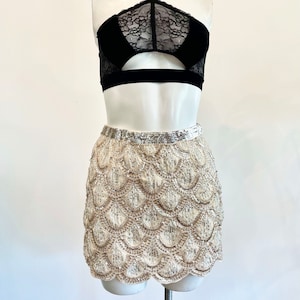 Gorgeous sequined mini skirt vintage from 1990s, sparkling silver and gold sequins sexy mini skirt scalloped hem
