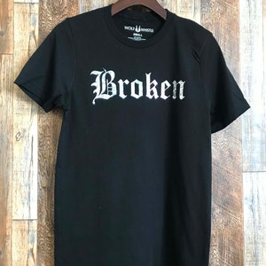 Roto, texto, carta, palabra, camiseta unisex, cuello de tripulación