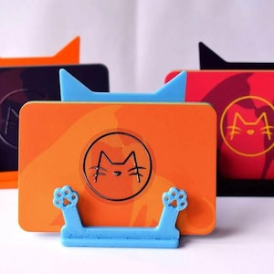 Tarjetero con patas y orejas de gato: diseño compacto y modular para amantes de las mascotas