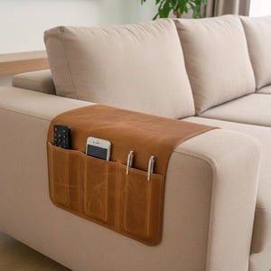 Organiseur d'accoudoirs en cuir, caddie télécommandé gravé personnalisé, cadeau de pendaison de crémaillère, rangement pour canapé en cuir véritable
