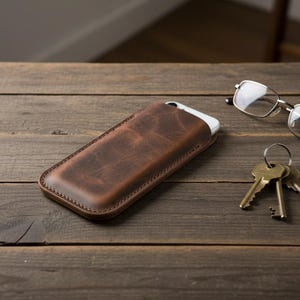 Skórzany pokrowiec na iPhone'a + opcja etui