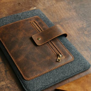 Leather and Felt Laptop Sleeve with Zipper for 13, 14, 16 inches MacBook Air Retina 2020, MacBook Air M1 2020 & M2 2023, MacBook Pro 13 inch