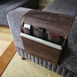 Leder Sofa Armlehne Organizer, Fernbedienung Caddy für Laptop, Zeitschriften, Tablet, Zeitungen, Nachttisch Caddy