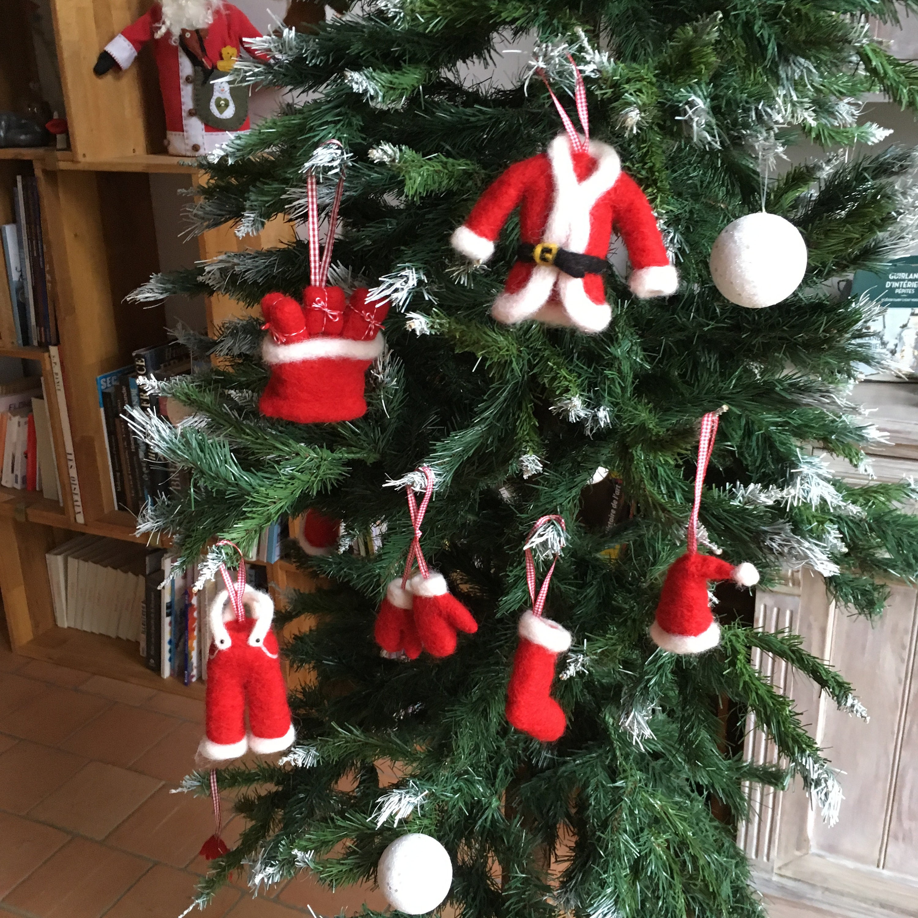 Ensemble de 6 Décorations Noël en Laine Cardée, Habits Du Père Noël