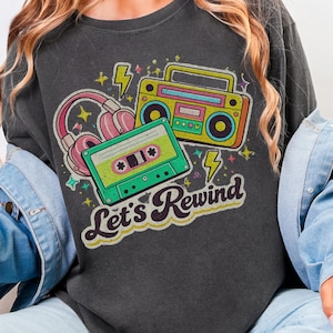 Retro Låt oss spola tillbaka PNG l 80-90-tals kassettbandsgrafik l Vintage Ghettoblaster Clipart l Y2K Nostalgi Musik PNG för tröjor, klistermärken