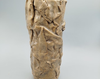 Vaso in ceramica scultoreo fatto a mano - texture terra screpolata - forma organica alta