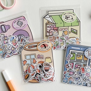 Puede incluir: Cuatro paquetes de pegatinas con diferentes ilustraciones. Cada paquete incluye 100 pegatinas con un diseño de dibujos animados lindo. Los diseños incluyen una cámara, una lata de refresco, un cartón de leche y un teléfono. Cada paquete tiene una etiqueta que dice "Have a Happy Day" y "100 Pieces".