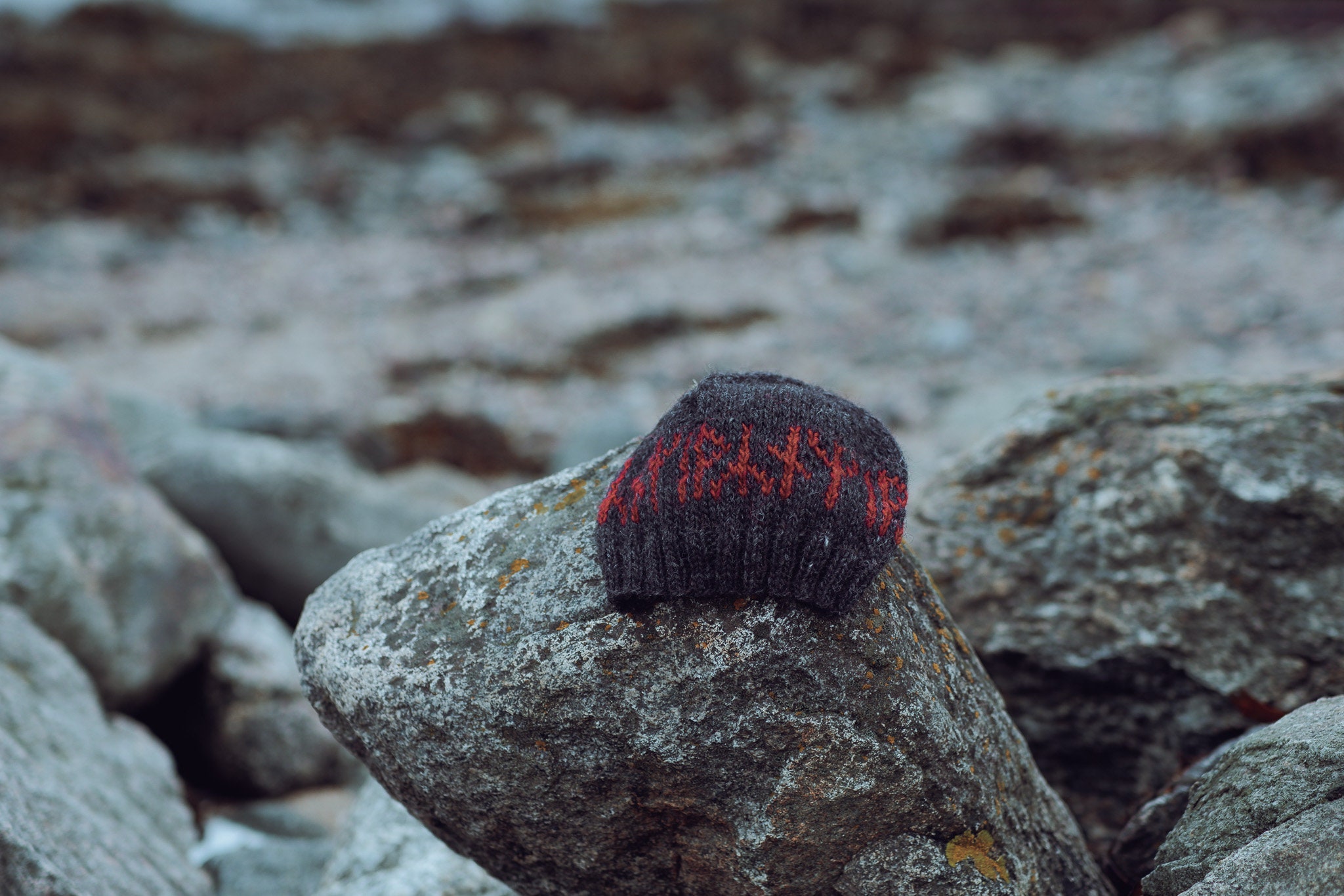 by Pipitty: GORRO TRICOTADO NA VERTICAL, image size:2048x1365