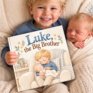 Pode incluir: Um livro infantil de capa dura intitulado Luke, the Big Brother. A capa apresenta uma ilustração em aquarela de um menino segurando um bebê em uma poltrona, cercado por pequenas estrelas amarelas e ramos verdes em um fundo branco.