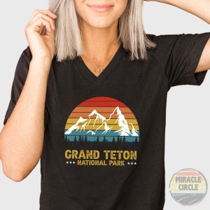 Grand Teton Unisex-Shirt mit V-Ausschnitt, Vintage Grand Teton National Park Wandern Camping Berg Shirt mit V-Ausschnitt