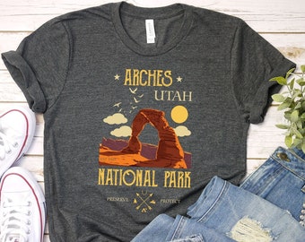 Arches Shirt, Vintage Arches National Park Mountain Shirt