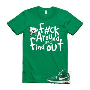 Camiseta FCK a juego con la sudadera con capucha blanca y verde pino N Air Force 1 Mid Off