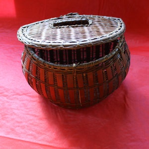 Vintage Wicker Fishing Creel - Circa 1940s - FREE SHIPPING