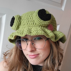 süßer gehäkelter Frosch Fischerhut