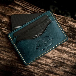 Handgefertigter italienischer Kartenhalter aus Leder - minimalistischer Unisex-Stil