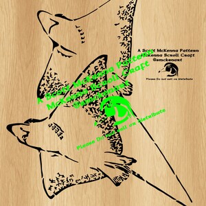 Puede incluir: Ilustración en blanco y negro de línea de dos mantarrayas, un tipo de pez, sobre un fondo de madera. La imagen incluye el texto "A Scott McKenna Pattern McKenna Scroll Craft @smckenart Please Do not sell or distribute".
