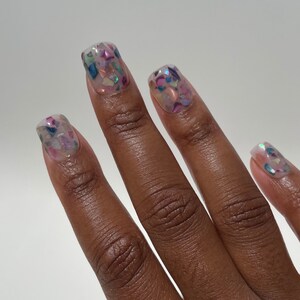 Press on nails