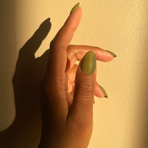 Olive Nails/ Round nails / Glue on nails / Gel nails / Nails with Designs