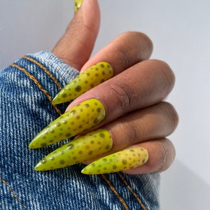 Luxury press ons/ glue on nails / fake nails image 1