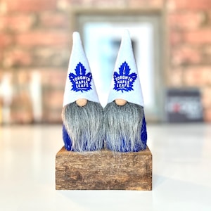 Toronto Maple Leafs inspirierte Mini-Zwerg - Hockey-Tomte, Geschenk für Hockey-Liebhaber, Schreibtischzubehör, NHL-Spielzeug, Mini-Gonk, blau-weißes Sportdekor