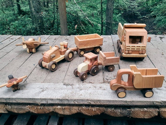 Jouets En Bois Naturel / Natural Wooden Toys 