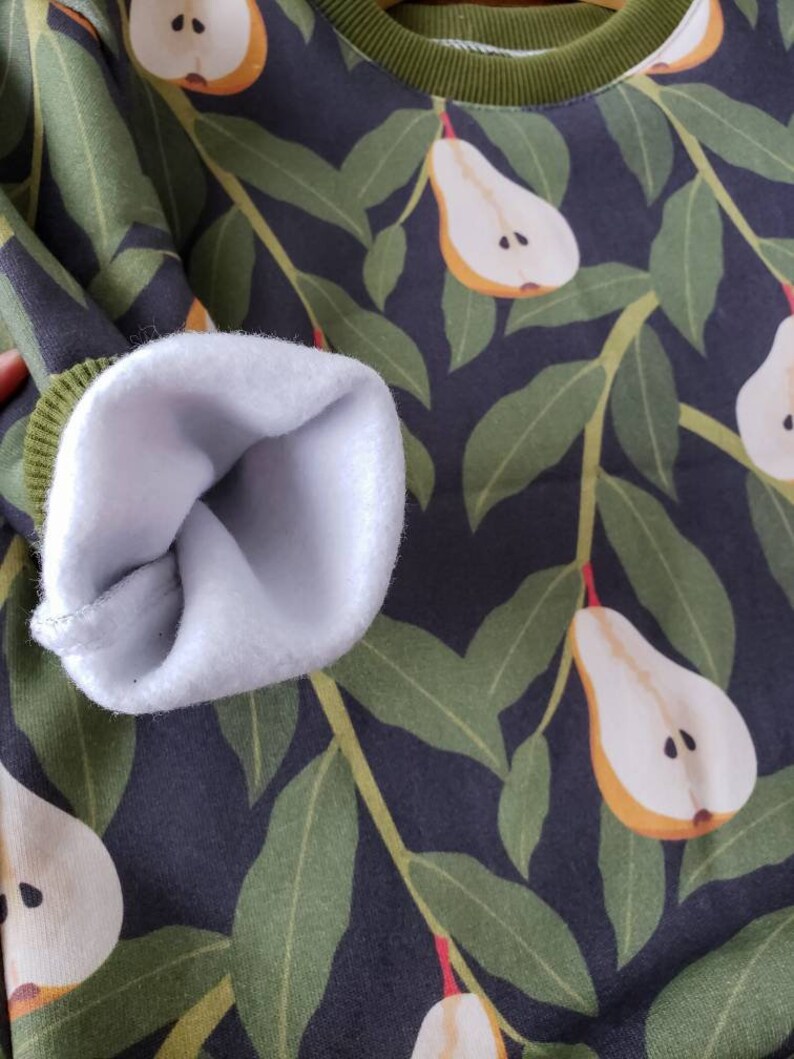 Ensemble Chandail Ouaté et Jeans Denim à motif Poires pour enfant / Fleeced Sweat Shirt and Denim Jeans Set Print Pears for Toddlers image 8