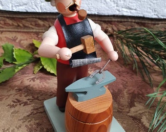 Old smoker, farrier, woodwork, carvings, Erzgebirge, Seiffen, folk art, GDR, GDR,