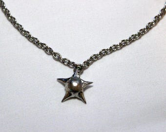 Collar de acero inoxidable hecho a mano con colgante de perla estrella soldada