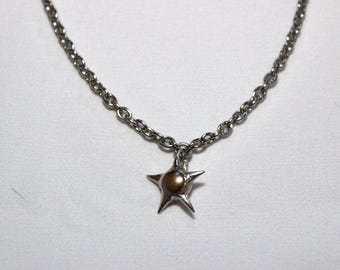 Collar de acero inoxidable hecho a mano con colgante de perla estrella soldada