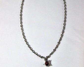 Collar de acero inoxidable hecho a mano con colgante de perla estrella soldada
