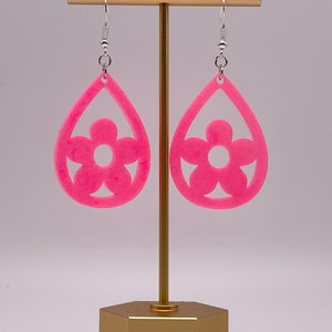 Bloem drop oorbellen, lente bloem oorbellen, lente oorbellen, bloem hars oorbellen, zomer oorbellen, zomer bloem oorbellen