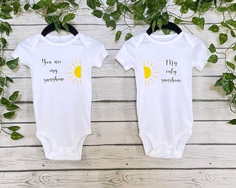 Bodys You are My Sunshine, Bodys gêmeos, Roupas de gêmeos combinando, Bodys de bebê combinando, Roupas de gêmeos fofas, Roupas de irmãos combinando