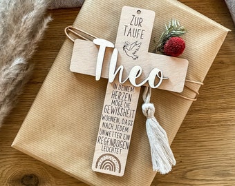 Taufkreuz personalisiert – Geschenk zur Taufe für Jungen & Mädchen – handgefertigtes Holzkreuz mit Namen und Segensspruch
