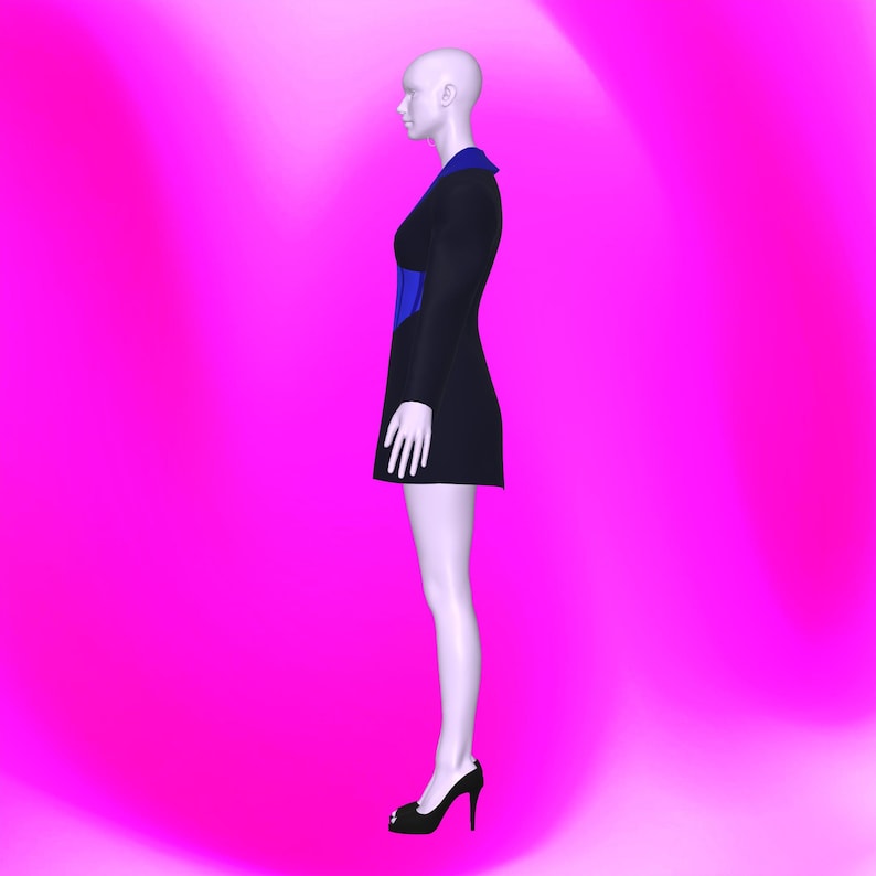 Peut inclure: Une robe noire avec une bordure bleue et une taille cintr&eacute;e. La robe est courte et a des manches longues. Le mannequin porte des talons hauts noirs.