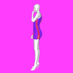 Puede incluir: Un vestido corto morado con cordones rojos a lo largo del lateral. El vestido es sin mangas y tiene una silueta ajustada.
