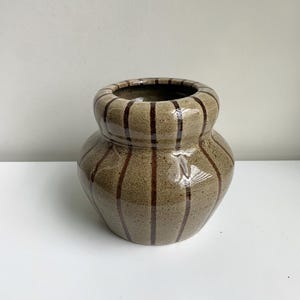 Jardinière faite main, poterie, céramique, design vert rustique